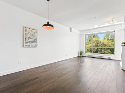 303-1330 Marine Drive - 4