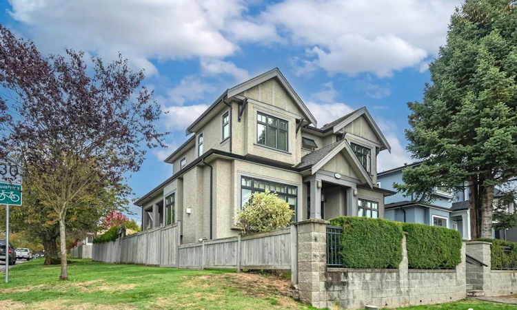 1507 E 55th Avenue