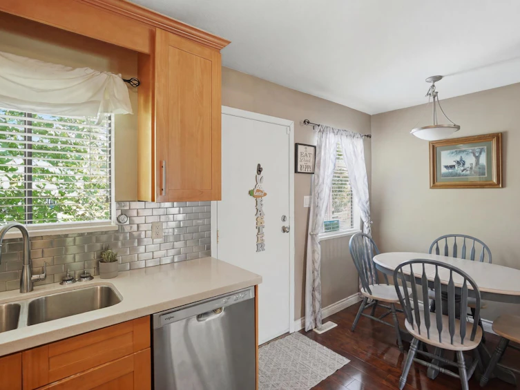 20783 Thorne Avenue, Maple Ridge, BC, V2X 7R1 - 11