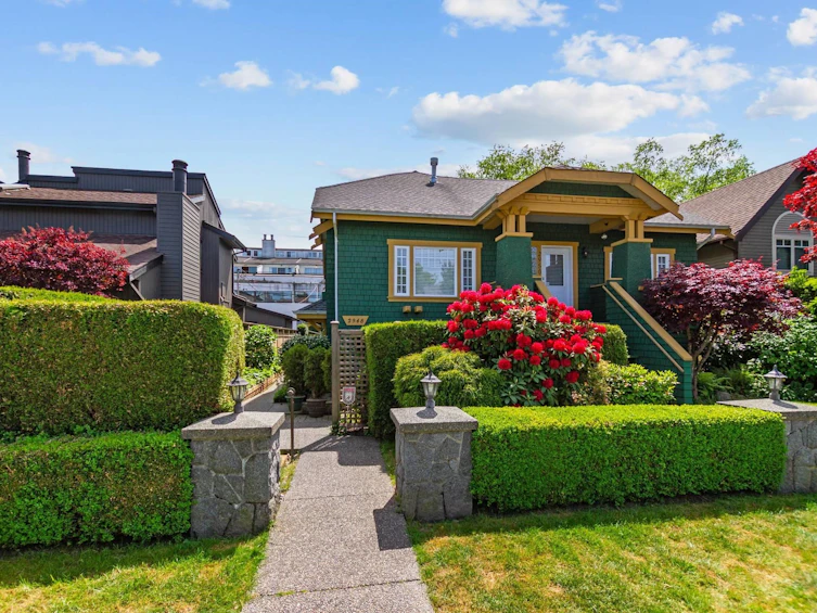2952 W 8th Avenue, Vancouver, BC, V6K 2C1 - 2
