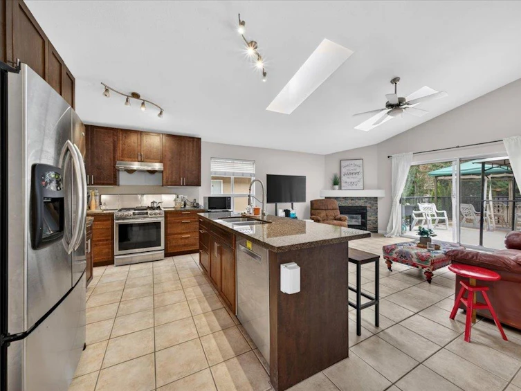 1422 Hockaday Street, Coquitlam, BC, V3E 2X9 - 6