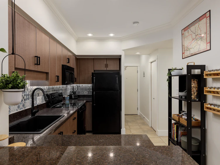 201-118 W 22nd Street, North Vancouver, BC, V7M 1Z9 - 14