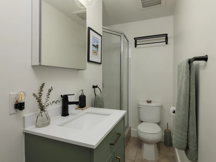 201-118 W 22nd Street, North Vancouver, BC, V7M 1Z9 - 15