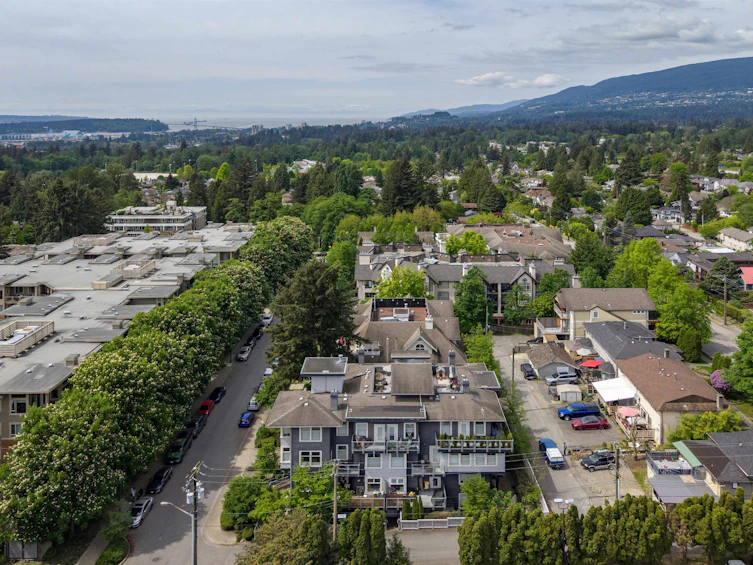 201-118 W 22nd Street, North Vancouver, BC, V7M 1Z9 - 26