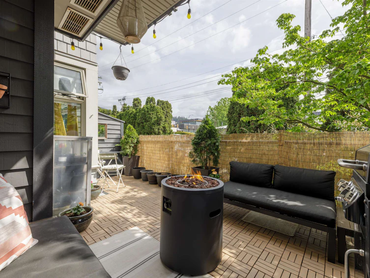 201-118 W 22nd Street, North Vancouver, BC, V7M 1Z9 - 8