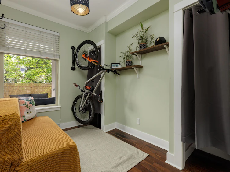 201-118 W 22nd Street, North Vancouver, BC, V7M 1Z9 - 22