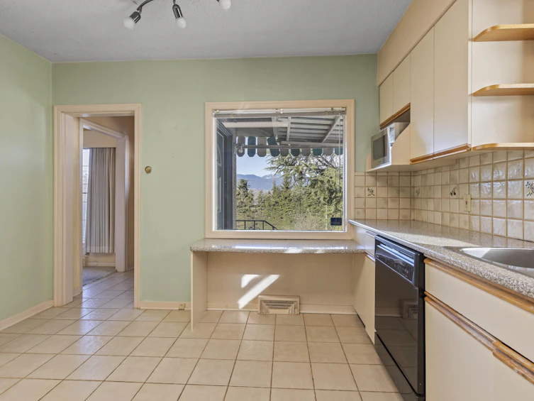 3910 W 10th Avenue, Vancouver, BC, V6R 2G8 - 14