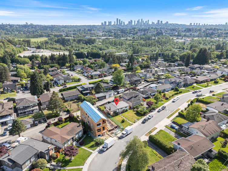 6890 Hycrest Drive, Burnaby, BC, V5B 2X2 - 38
