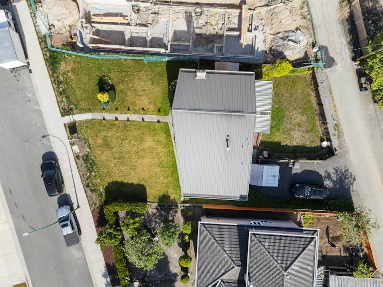 6890 Hycrest Drive, Burnaby, BC, V5B 2X2 - 35