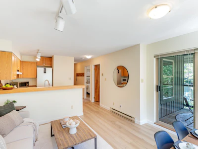 301-3050 Hillcrest Drive - 4