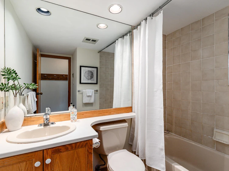 301-3050 Hillcrest Drive, Whistler, BC, V8E 0T8 - 8