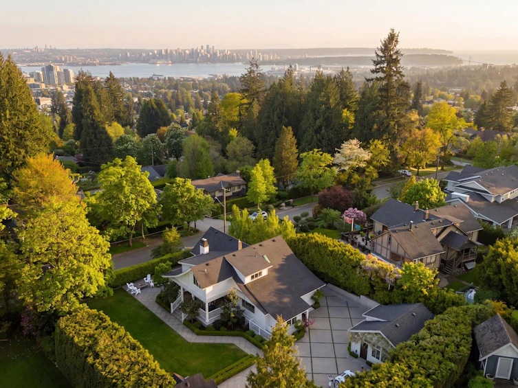 360 E Windsor Road, North Vancouver, BC, V7N 1K1 - 3