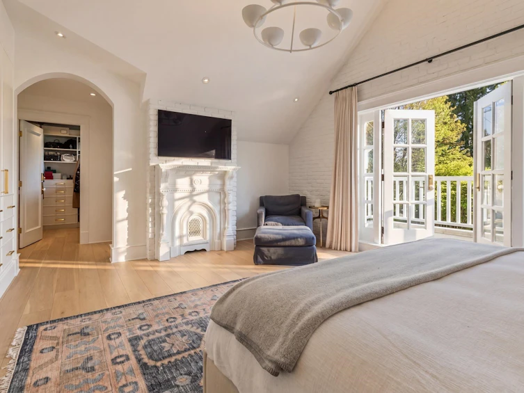 360 E Windsor Road, North Vancouver, BC, V7N 1K1 - 23