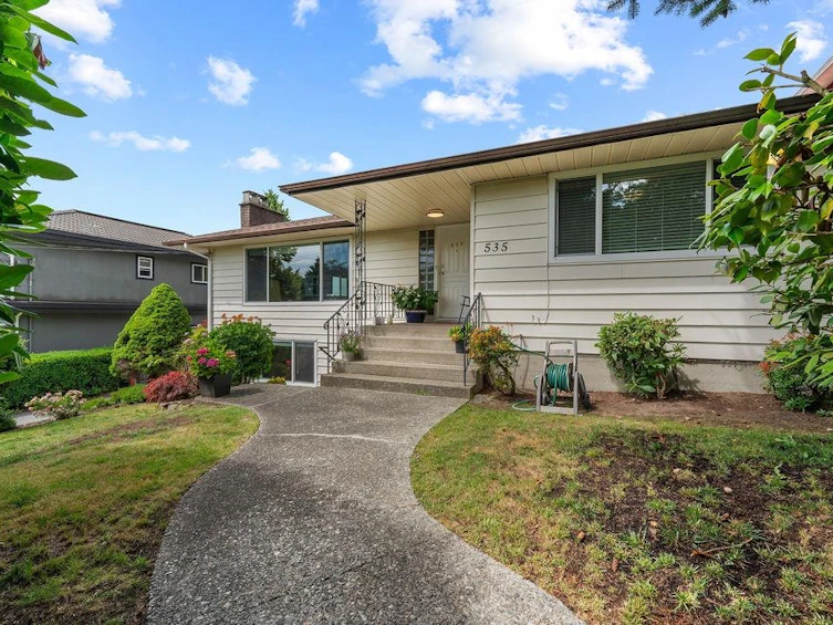 535 Holdom Avenue, Burnaby, BC, V5B 3V3
