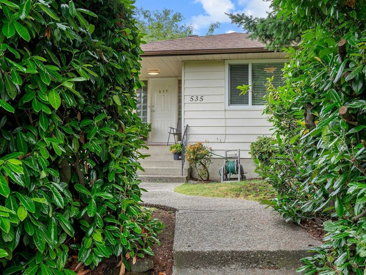 535 Holdom Avenue, Burnaby, BC, V5B 3V3 - 7