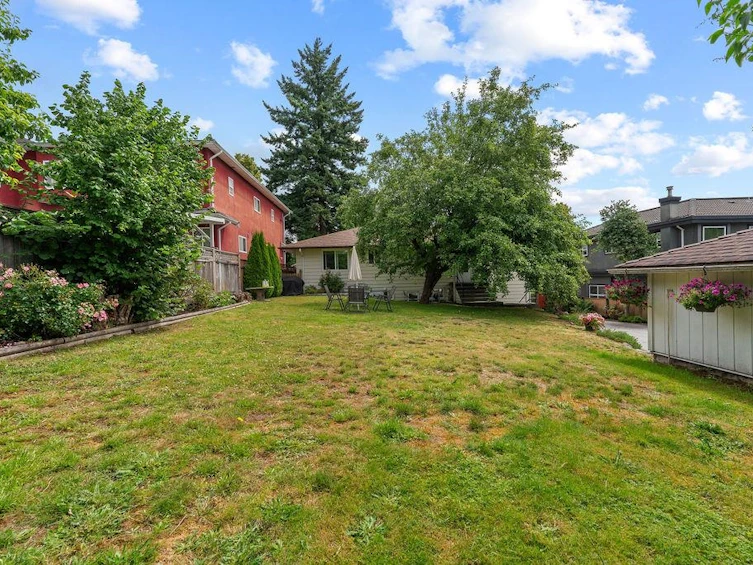535 Holdom Avenue, Burnaby, BC, V5B 3V3 - 35