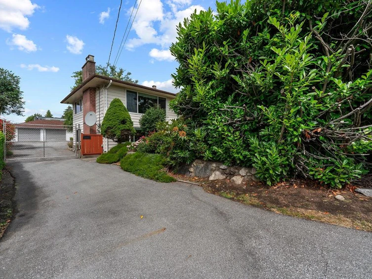535 Holdom Avenue, Burnaby, BC, V5B 3V3 - 33