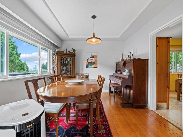 535 Holdom Avenue, Burnaby, BC, V5B 3V3 - 12