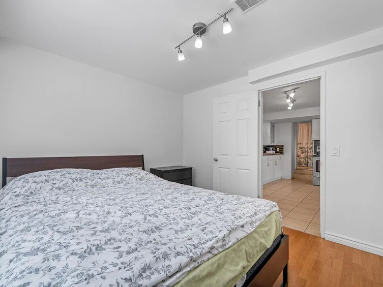 535 Holdom Avenue, Burnaby, BC, V5B 3V3 - 29