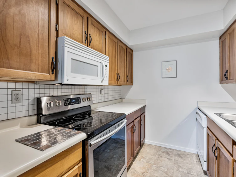 204-1458 Blackwood Street, Surrey, BC, V4B 3V4 - 6