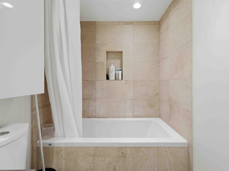 408-112 E 13th Street, North Vancouver, BC, V7L 0E4 - 15