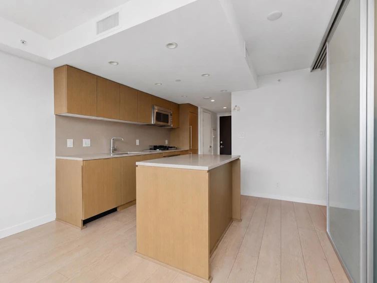 408-112 E 13th Street, North Vancouver, BC, V7L 0E4 - 5