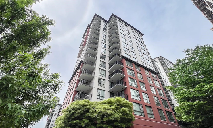 1308-813 Agnes Street