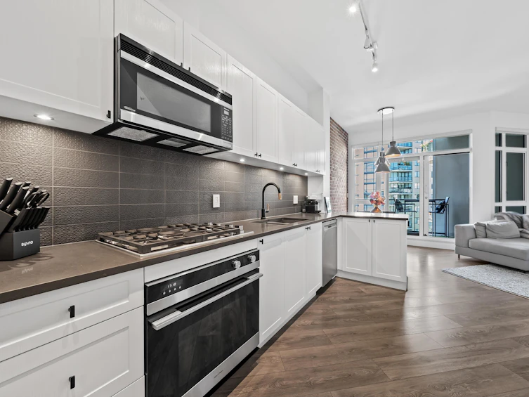 305-105 W 2nd Street, North Vancouver, BC, V7M 0E3 - 4