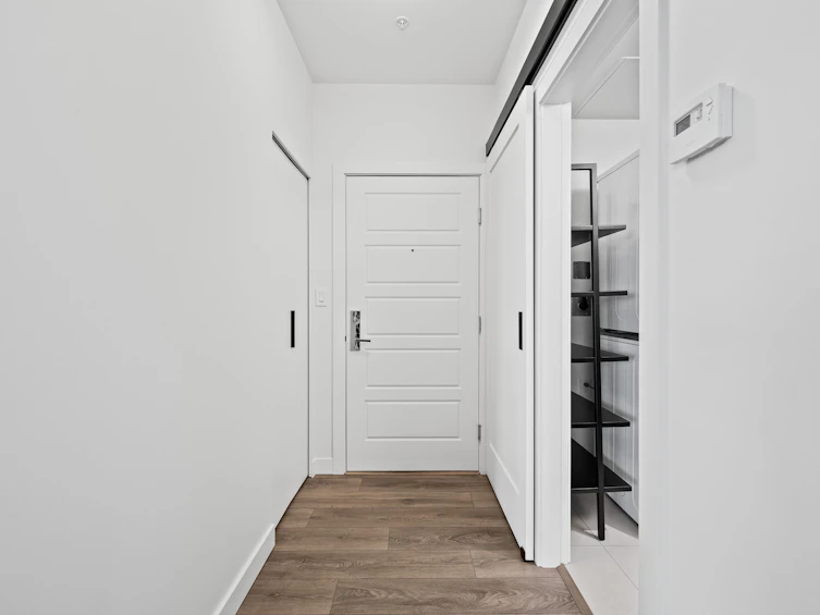 305-105 W 2nd Street, North Vancouver, BC, V7M 0E3 - 23