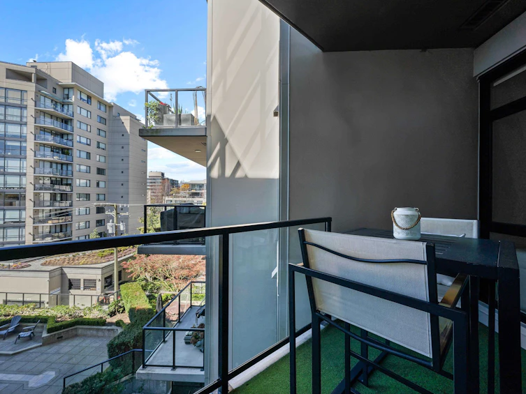 305-105 W 2nd Street, North Vancouver, BC, V7M 0E3 - 17