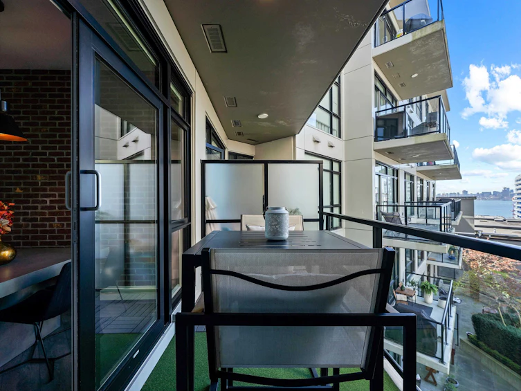 305-105 W 2nd Street, North Vancouver, BC, V7M 0E3 - 16