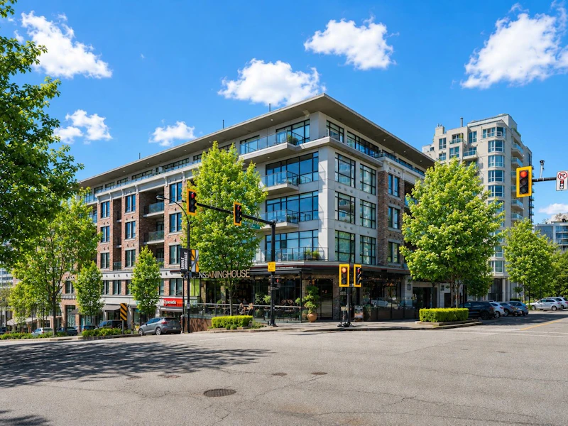 305 - 105 W 2nd Street, North Vancouver BC