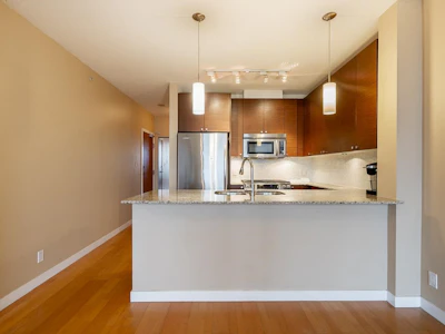 1701-400 Capilano Road - 5