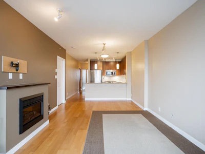1701-400 Capilano Road - 4