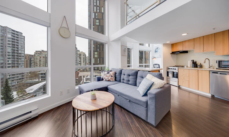 608-933 Seymour Street