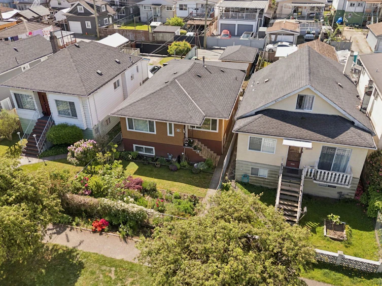 2248 Mannering Avenue, Vancouver, BC, V5N 3C4 - 34