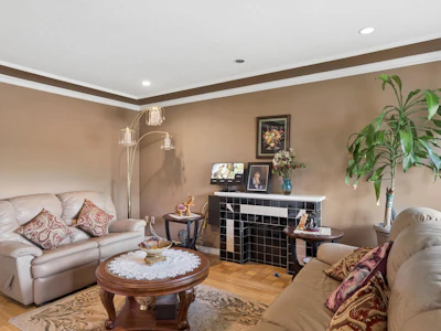 2248 Mannering Avenue - 4