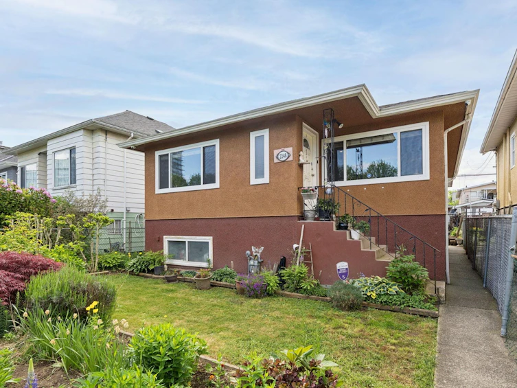 2248 Mannering Avenue, Vancouver, BC, V5N 3C4 - 2