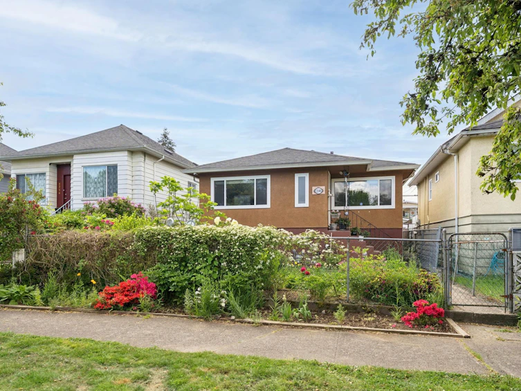 2248 Mannering Avenue, Vancouver, BC, V5N 3C4