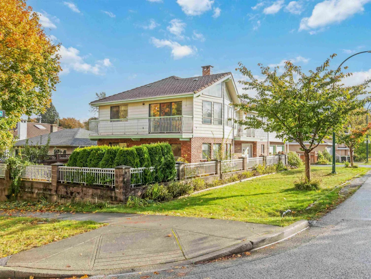 5820 Earles Street, Vancouver, BC, V5R 3S6 - 3