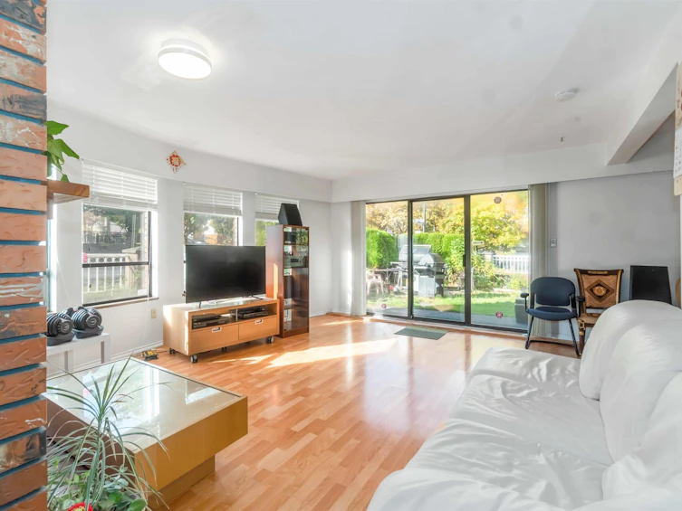 5820 Earles Street, Vancouver, BC, V5R 3S6 - 6