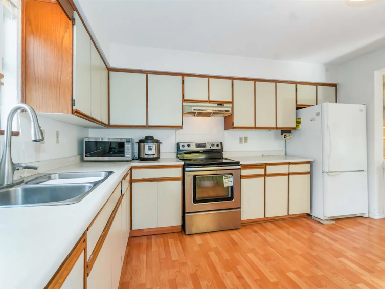 5820 Earles Street, Vancouver, BC, V5R 3S6 - 8