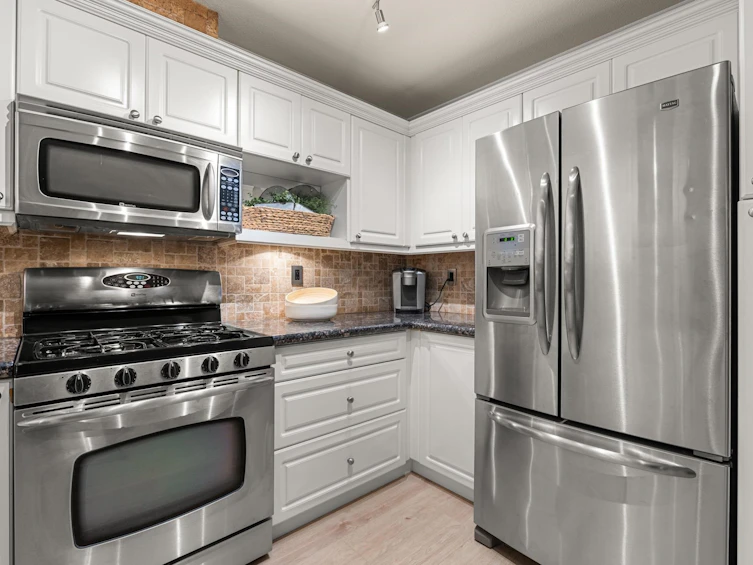 404-15220 Guildford Drive, Surrey, BC, V3R 0Y6 - 19