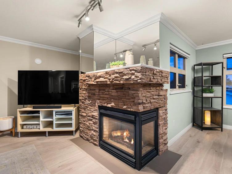 404-15220 Guildford Drive, Surrey, BC, V3R 0Y6 - 8
