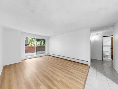 111-588 E 5 Street - 2