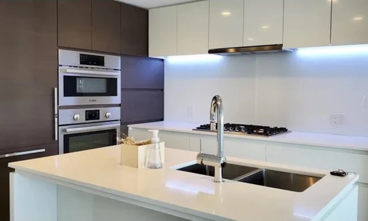 1105-6900 Pearson Way