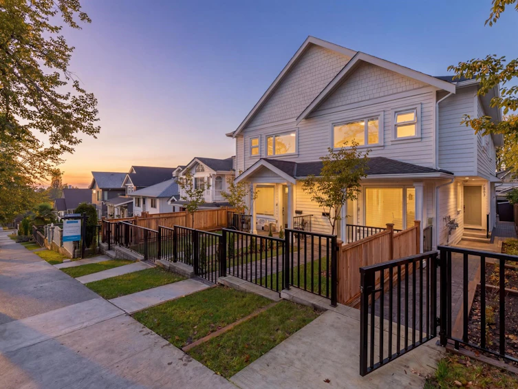 2055 E 4th Avenue, Vancouver, BC, V5N 1K5
