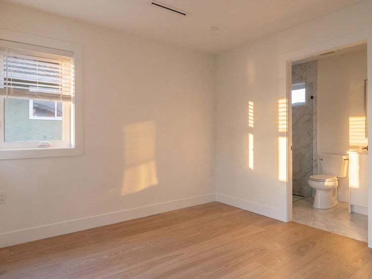 2055 E 4th Avenue, Vancouver, BC, V5N 1K5 - 23