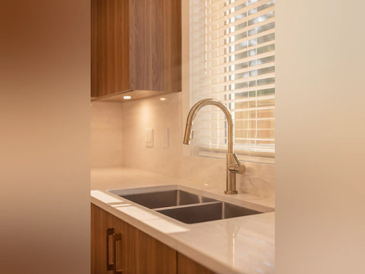 2055 E 4th Avenue, Vancouver, BC, V5N 1K5 - 6