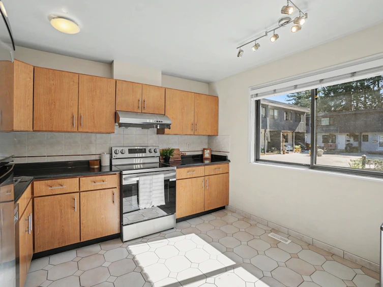 7305 Coronado Drive, Burnaby, BC, V5A 1P9 - 4
